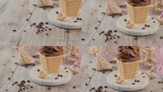 美味的巧克力冰淇淋作为甜点高清在线视频素材下载