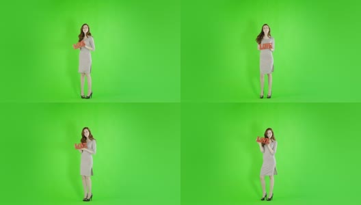 白人女性工作室绿屏孤立性感苗条20 4k休闲长裙高清在线视频素材下载