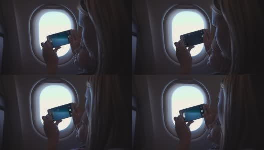 母女俩在飞机上拍照高清在线视频素材下载