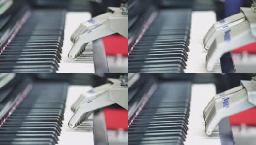 机器人弹钢琴高清在线视频素材下载