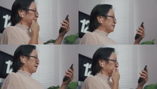 老奶奶在家用智能手机与孙辈视频通话。高清在线视频素材下载