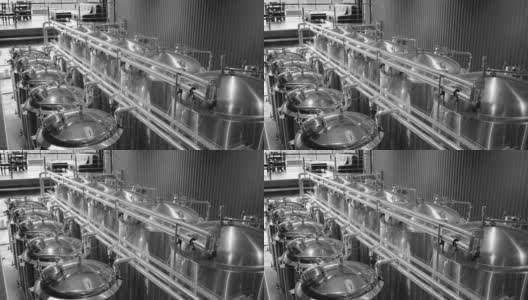 民营小型啤酒厂精酿啤酒生产线。现代化的啤酒厂，用不锈钢制造的酿酒壶、管和罐高清在线视频素材下载