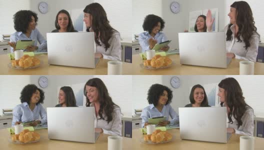 三位女商人在笔记本电脑上合作高清在线视频素材下载