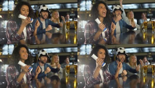 男男女女球迷在酒吧里支持国家队，享受胜利高清在线视频素材下载