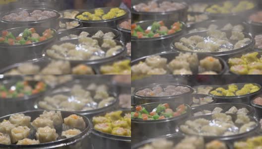 Slow motion Vendor selling Dumpling and Shaomai in Asian Street Food Market高清在线视频素材下载