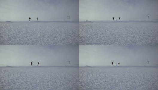 探索北极:在冰上徒步旅行高清在线视频素材下载