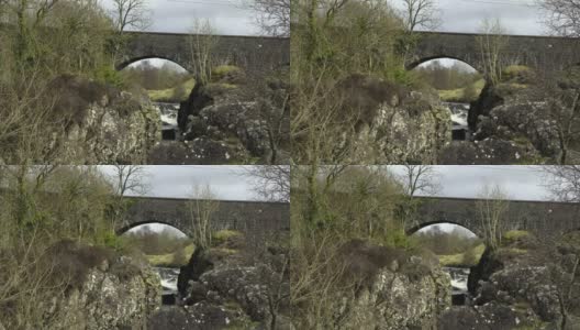 在桥下流过的苏格兰河高清在线视频素材下载