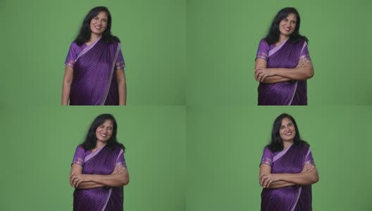 成熟快乐美丽的印度女人双臂交叉穿着传统的纱丽衣服高清在线视频素材下载