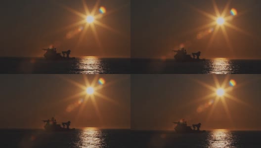 平台补给船在美丽的夕阳下漂浮在水面上高清在线视频素材下载