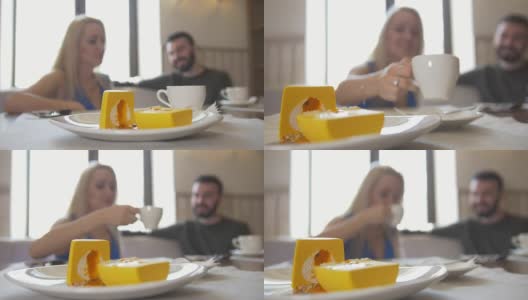 甜点前的情侣坐在咖啡馆喝咖啡和笑高清在线视频素材下载