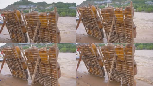 中国甘肃兰州黄河旁的羊皮筏子高清在线视频素材下载