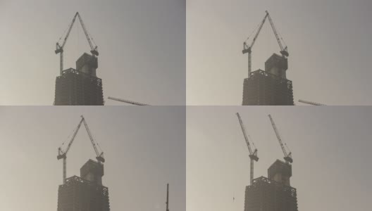 日落时间青岛市区摩天大楼施工顶部全景时间间隔4k中国高清在线视频素材下载