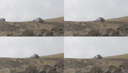远征越野车在崎岖的山路上缓慢行驶。高清在线视频素材下载