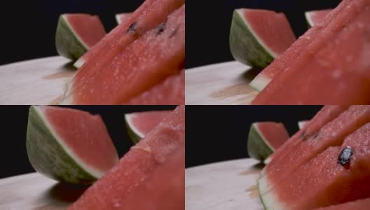 微距特写拍摄的多汁西瓜片高清在线视频素材下载