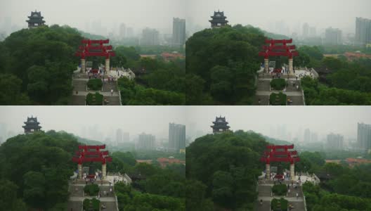 武汉最著名的寺庙屋顶城市景观钟纪念碑慢镜头全景4k中国高清在线视频素材下载