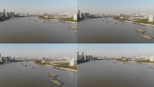 在上海市中心黄浦江上的驳船和船只。高清在线视频素材下载