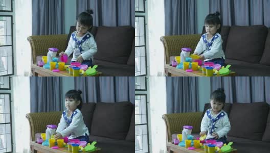 亚洲女孩玩做饭高清在线视频素材下载