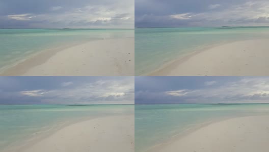 美丽的热带景观。白色的沙子，浅蓝绿色的水，蓝天白云。马尔代夫、印度洋。高清在线视频素材下载