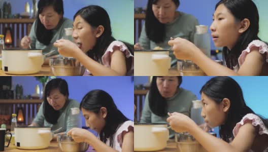 亚洲家庭的母亲和孩子晚上在家里一起吃涮锅或寿喜烧，生活理念。高清在线视频素材下载
