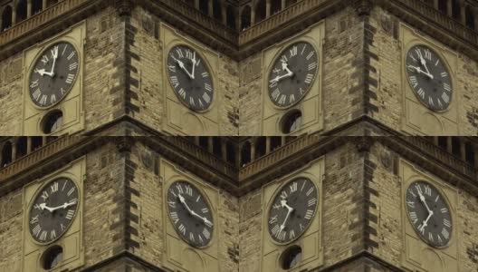 延时。在位于布拉格老城广场的中世纪天文钟Orloj塔上的时钟两侧一小时。修复前的2016年旧时钟高清在线视频素材下载
