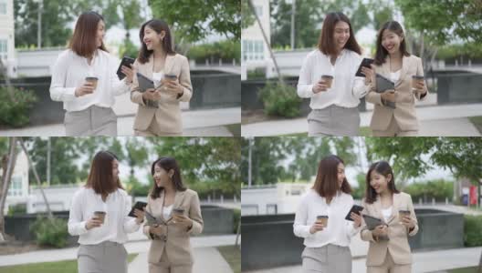 两个女商人在户外的公园里谈天说地高清在线视频素材下载