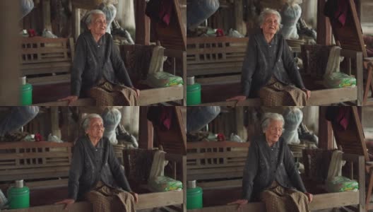 灰白短发的老年妇女坐在当地的家中交谈，亚洲老年妇女的肖像，老年妇女的概念高清在线视频素材下载