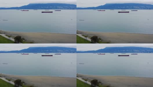 俯瞰温哥华港口附近等待的货船高清在线视频素材下载