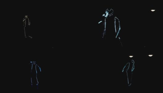 一个穿着LED西装的人在黑暗中跳舞高清在线视频素材下载
