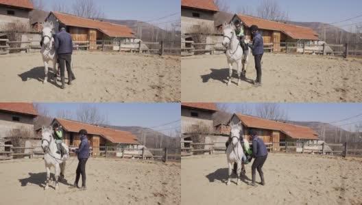 动物救援中心的骑师，教兴奋的女孩如何骑马高清在线视频素材下载