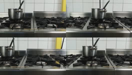 不卫生条件下油腻脏脏的厨房、餐馆或咖啡馆的煤气炉、不锈钢汤锅高清在线视频素材下载