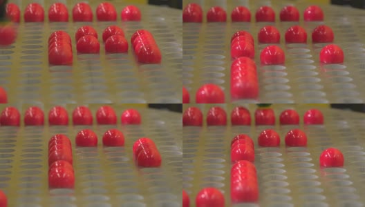 robotarm将红色的球分类并移动它们高清在线视频素材下载