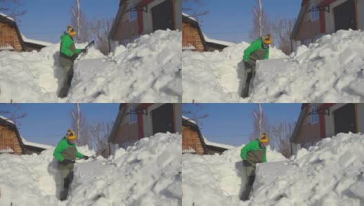 人们在暴风雪后铲雪高清在线视频素材下载
