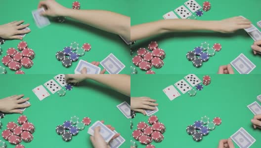 对于桌上扑克来说，三张牌就是翻牌高清在线视频素材下载