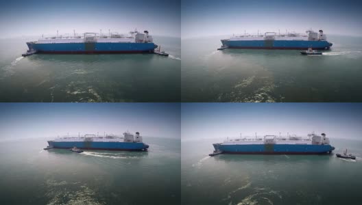 油轮在蓝天下航行高清在线视频素材下载