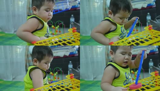 亚洲小男孩玩玩具高清在线视频素材下载
