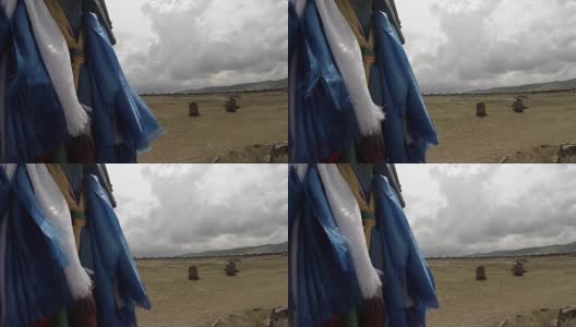 佛教寺院里，长长的经幡蓝旗在风中列队飘扬高清在线视频素材下载