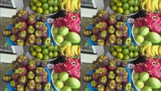 市场上的异国热带水果印度尼西亚巴厘岛火龙果红毛丹山竹高清在线视频素材下载