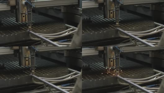 现代工业激光机床采用CNC，金属切割技术。现代工厂的钢管激光切割。激光在管道上切洞。高清在线视频素材下载