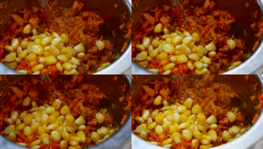 印度孟买街头小吃中的玉米特写高清在线视频素材下载