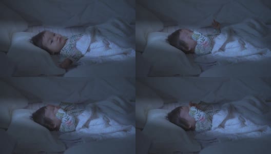 疲倦的亚洲婴儿婴儿揉眼睛由于过敏，当睡觉在床上。尘螨过敏。高清在线视频素材下载
