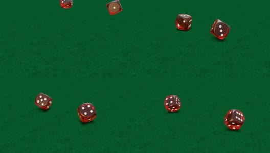在绿色背景上滚动红色骰子的慢动作高清在线视频素材下载