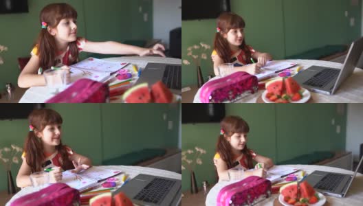 女孩在家里用笔记本电脑学习虚拟课程高清在线视频素材下载
