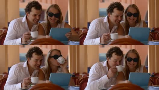一对情侣在咖啡馆用触控板高清在线视频素材下载