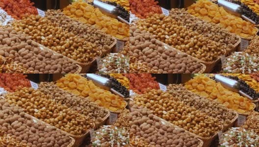 混合枣，干果，葡萄干和坚果在西班牙巴塞罗那的La Boqueria市场高清在线视频素材下载
