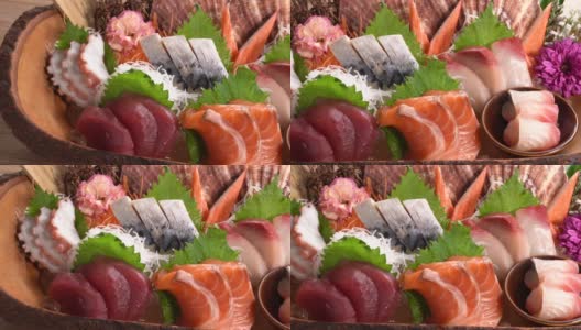 日本料理生鱼片把正餐放在转盘上。高清在线视频素材下载