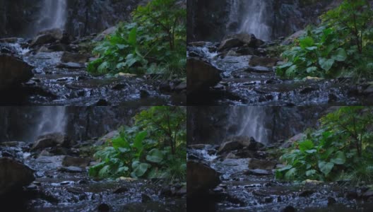 湍急的山河潮湿的岩石，溅起的水花和泡沫。瀑布在背景..高清在线视频素材下载