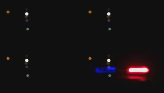 市中心犯罪现场的警灯在夜间闪烁，特写。高清在线视频素材下载