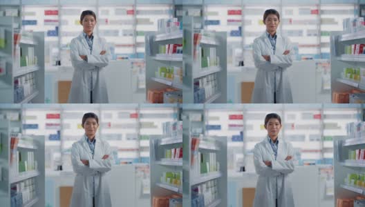 药店:美丽的亚洲药剂师的肖像穿着白大褂，双臂交叉站着，看着相机，迷人地微笑。货架上摆满了药品和保健品高清在线视频素材下载