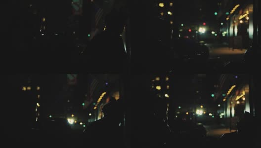曼哈顿之夜——人行道上的垃圾袋高清在线视频素材下载