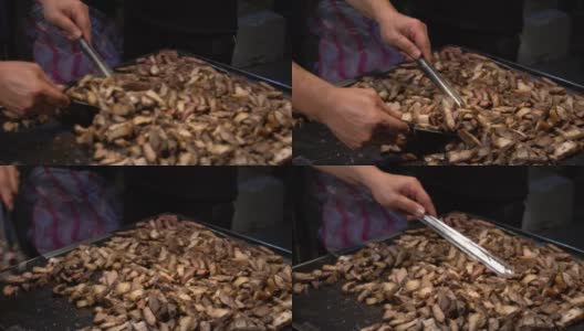 慢镜头小贩烹饪台湾猪肉在钢烤架上。夜市高清在线视频素材下载
